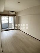 窓から暖かな日差しが入ります♪