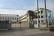 神戸市立真野小学校 637m