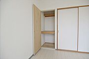 洋室6.3帖収納