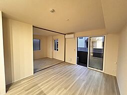 トレビ・フォンタナ 102 1階2LDKのリビング/ダイニング