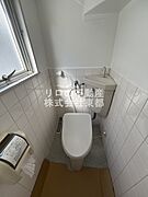 白基調で清潔感のあるトイレです♪