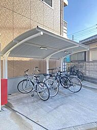 大切な自転車保管時の雨ざらし回避のための屋根付きサイクルポート付き♪