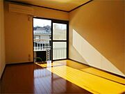 陽の差し込む明るいお部屋