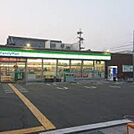 ファミリーマート摂津鳥飼中一丁目店 660m