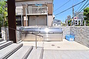 鳥害の心配もなく清潔なボックスタイプのゴミ置き場！