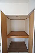 奥行のある収納付です！増えがちな荷物をスッキリ収納できます☆