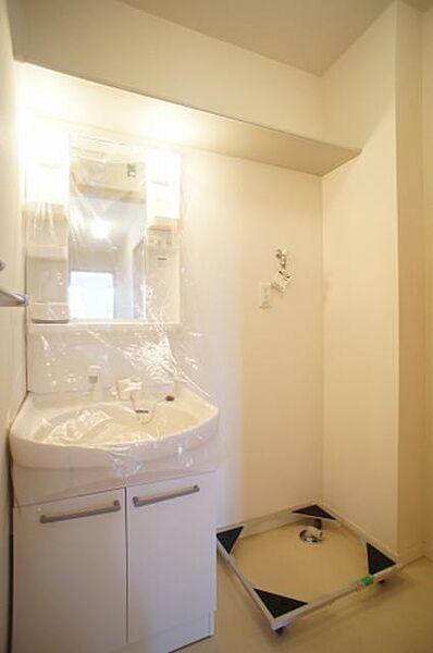 画像8:朝の忙しいときにおすすめの洗髪洗面化粧台です！！上部には棚がついております！！