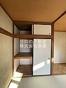 奥行のある収納付です！増えがちな荷物をもスッキリ収納できます☆
