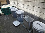 敷地内にゴミ置き場があるので、朝の忙しいときに便利ですね☆