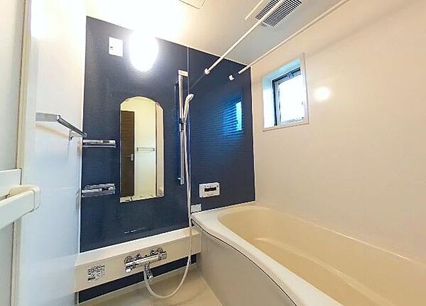 画像15:【浴室】温度調節が簡単なサーモスタット水栓です。