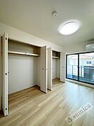 ゆったり設計の大型クローゼット。