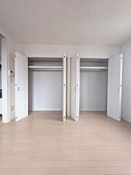 ＱＵＥＮＴ8111． 402 4階1Kのリビング/ダイニング