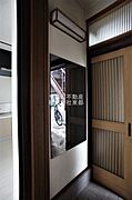 玄関には姿見があるので、お出かけ前にチェックできます♪