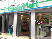 ファミリーマート南青山七丁目店 689m
