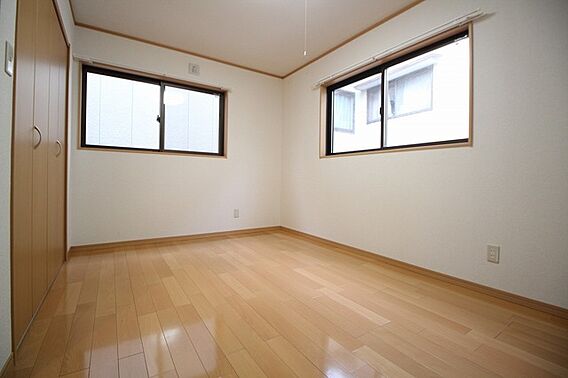 Love&PeaceIIIB_内装_4