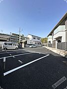 広々とした敷地内駐車場を完備