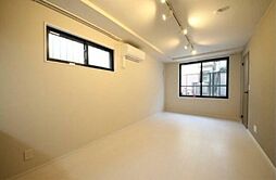 グローリオシェルト神宮前 1階1LDKのリビング/ダイニング