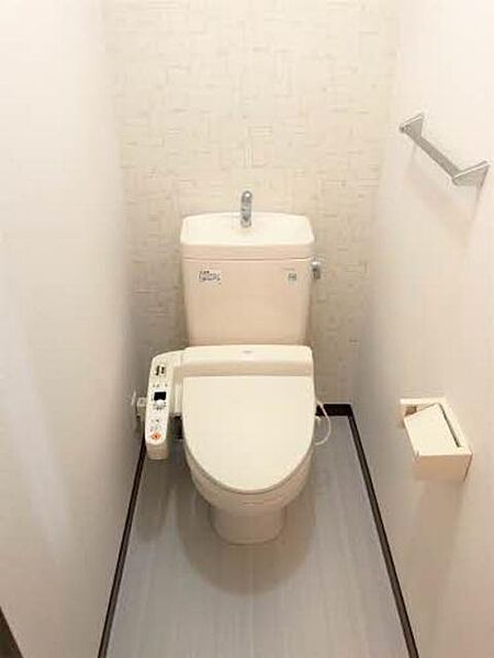 画像11:温水洗浄便座のトイレです。