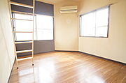 2面採光なので、明るく風通しのよい過ごしやすいお部屋です♪