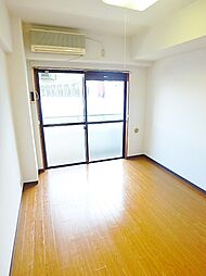 エスケイケイビル 209. 2階ワンルームのリビング/ダイニング