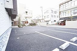 ◇敷地内駐車場◇　ゆったりとした敷地内駐車場も完備（別途契約要）