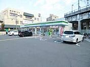 ファミリーマート忍ヶ丘駅前店 975m