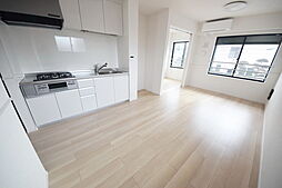 ガーデンフォレスト 202 2階1LDKのリビング/ダイニング