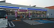 ローソン和歌山向団地前店 525m