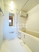 バスルームは浴槽付なので、ゆったり湯船につかれますね♪