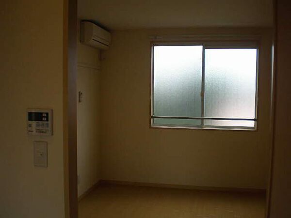画像5:洋室　6．4帖　寝室にご利用ください　エアコンン設置