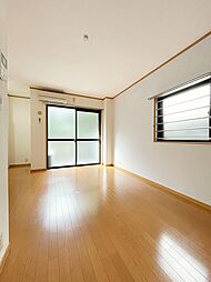 アズ・レイラ 201 2階1Kのリビング/ダイニング