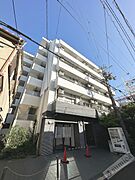 スマートに佇むお家。毎日が楽しくなります。