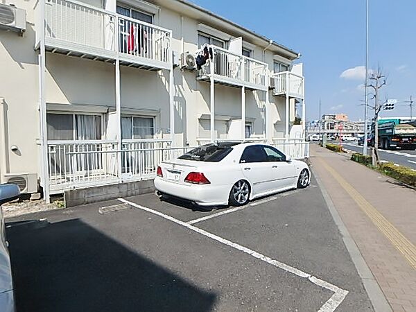 画像16:駐車場