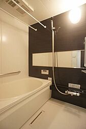 [その他] 清潔感のある浴室には、浴室暖房乾燥機も設置されております♪