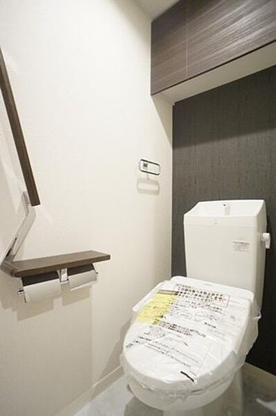 画像17:【トイレ】冬でもポカポカな多機能便座☆上部に棚付き☆