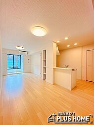 ロイズ紀三井寺II 1階1LDKのリビング/ダイニング