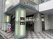 ローソン 六本木三丁目店 157m
