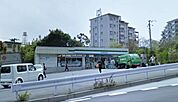 ファミリーマート滝山町店 928m