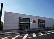 ユニクロ湘南台店 877m