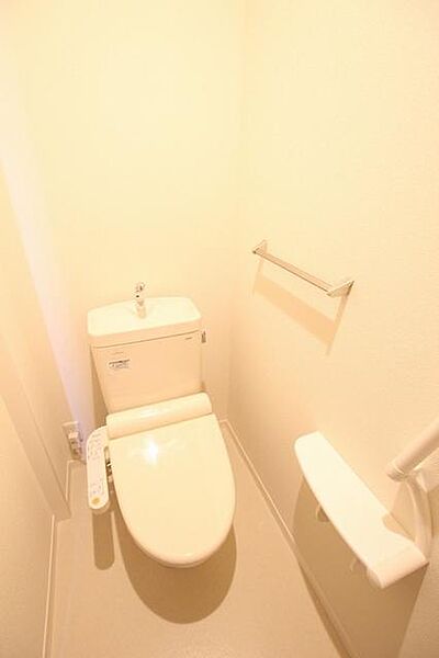 画像12:【トイレ】洗浄機能付暖房便座設置です。