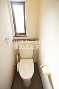 トイレスペースにも窓があるので、換気バッチリです☆