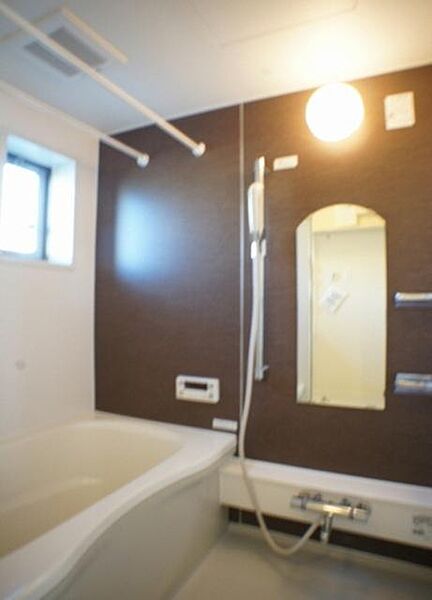 画像11:アクセントウォールを使用したお洒落な浴室でリラックスタイムをお楽しみください♪