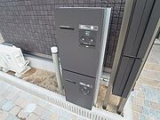 各部屋に宅配BOXがございます