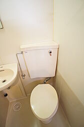 [トイレ] 清潔感ある洋式トイレです☆丸洗い可能でお掃除も楽々！！