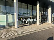 ファミリーマート 南麻布三丁目店 230m