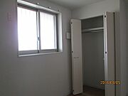 玄関横洋室クローゼット