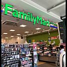 ファミリーマート西新宿八丁目店 262m