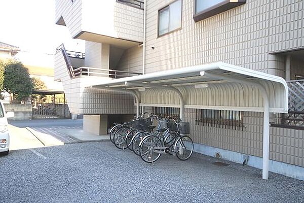 画像4:駐輪場は屋根付です。