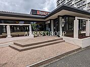 ロイヤルホスト上大岡店 343m