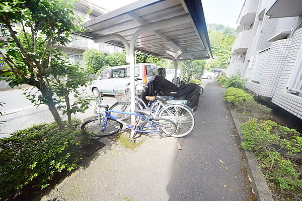 画像21:〜自転車置き場は屋根付きだっ〜